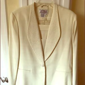 ✨Beautiful Cream 3pc women’s suit✨